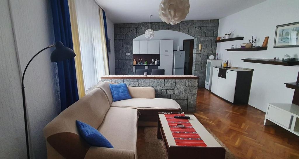 Apartman Ksenija Ðakovo Esterno foto
